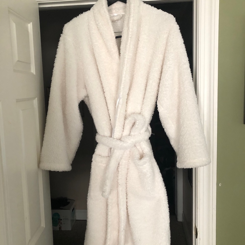 Pottery barn bathrobe new!